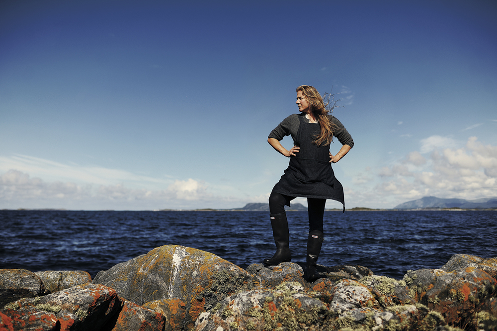 KVINNEN SOM KOKER HAVET