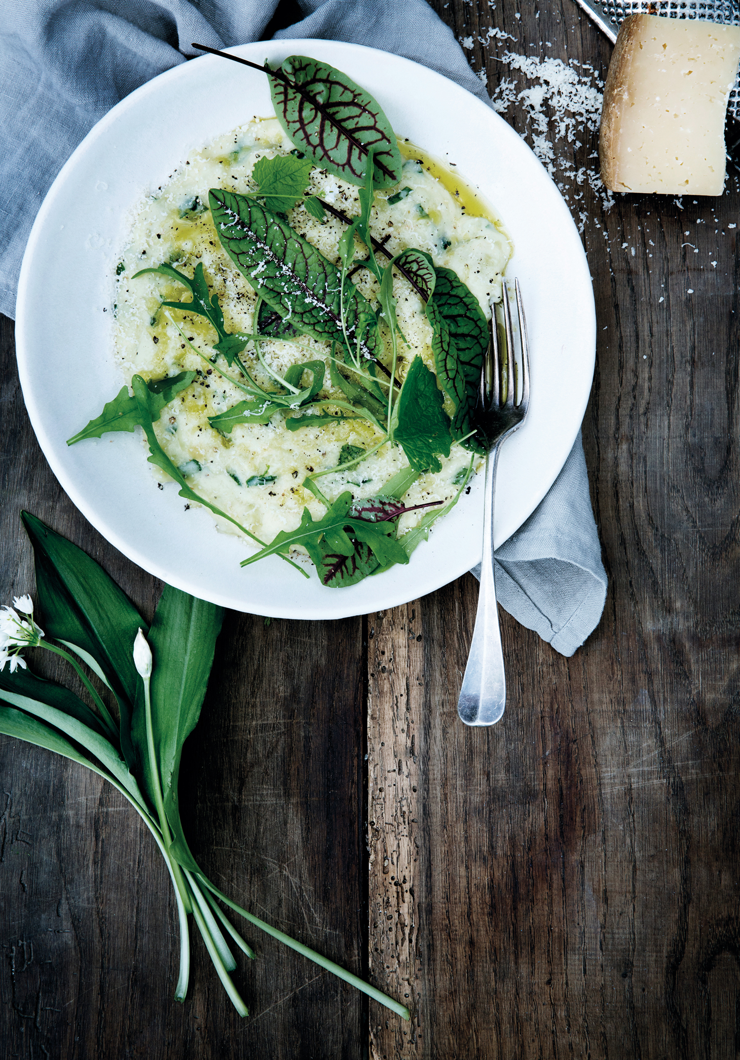 Potetmos med ramsløk, parmesan og sort pepper